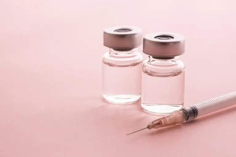 Darstellung von zwei Botox Präparaten und einer Spritze