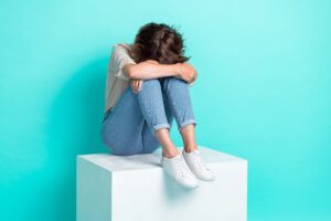 Darstellung einer traurigen Frau bei postoperativer Depression
